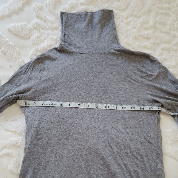 🌹J. Crew Heather Gray Cotton Turtleneck - Picture 5 of 6